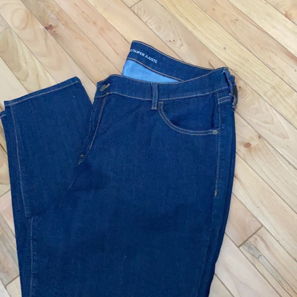 Old Navy Women’s Jeans - Picture 3 of 8